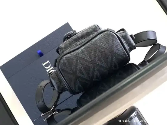Tony Luxuries Hit The Road-17.55*18.5*9CM diro 0624